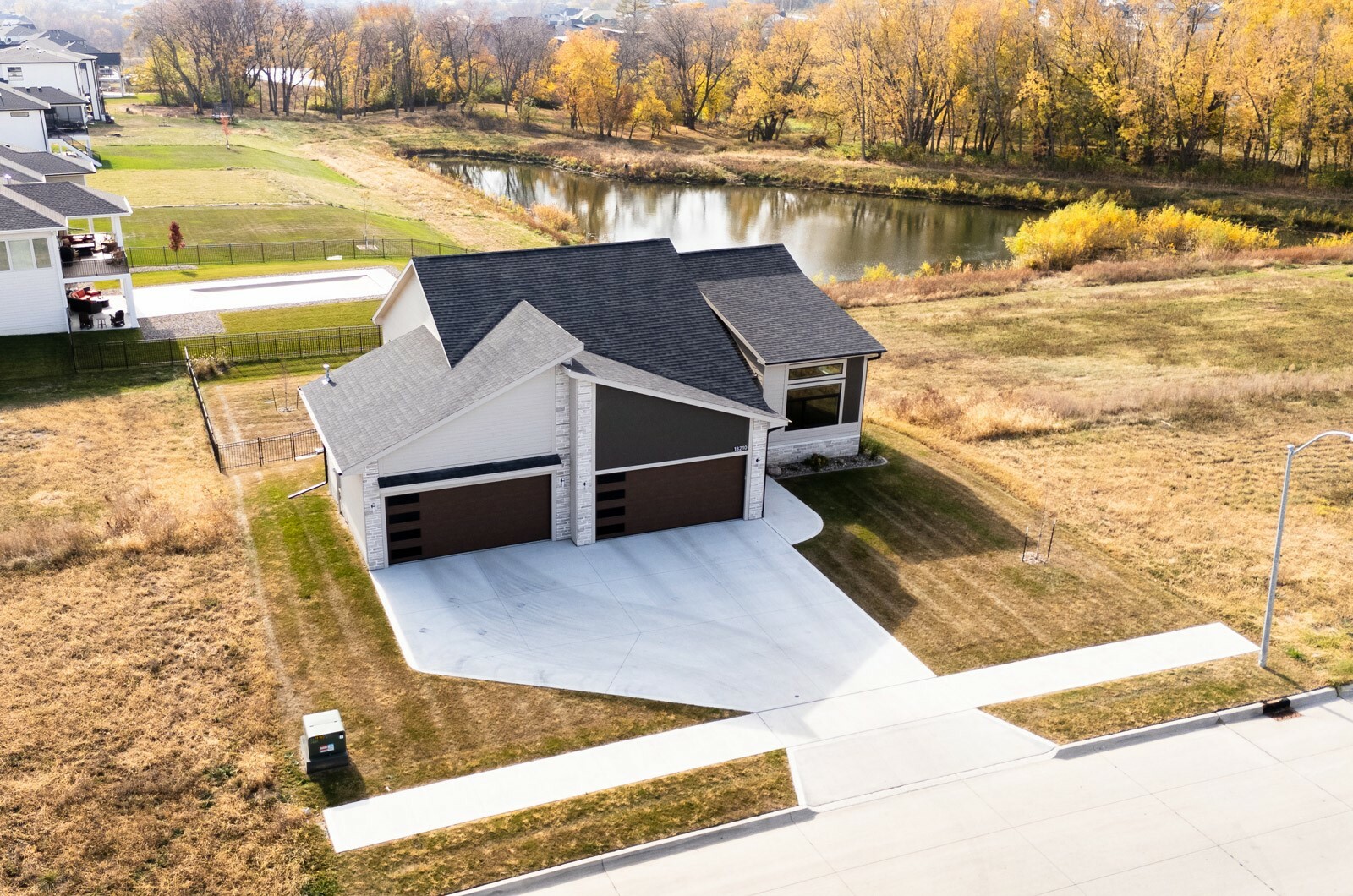 Property Photo:  18210 Tanglewood Drive  IA 50325 