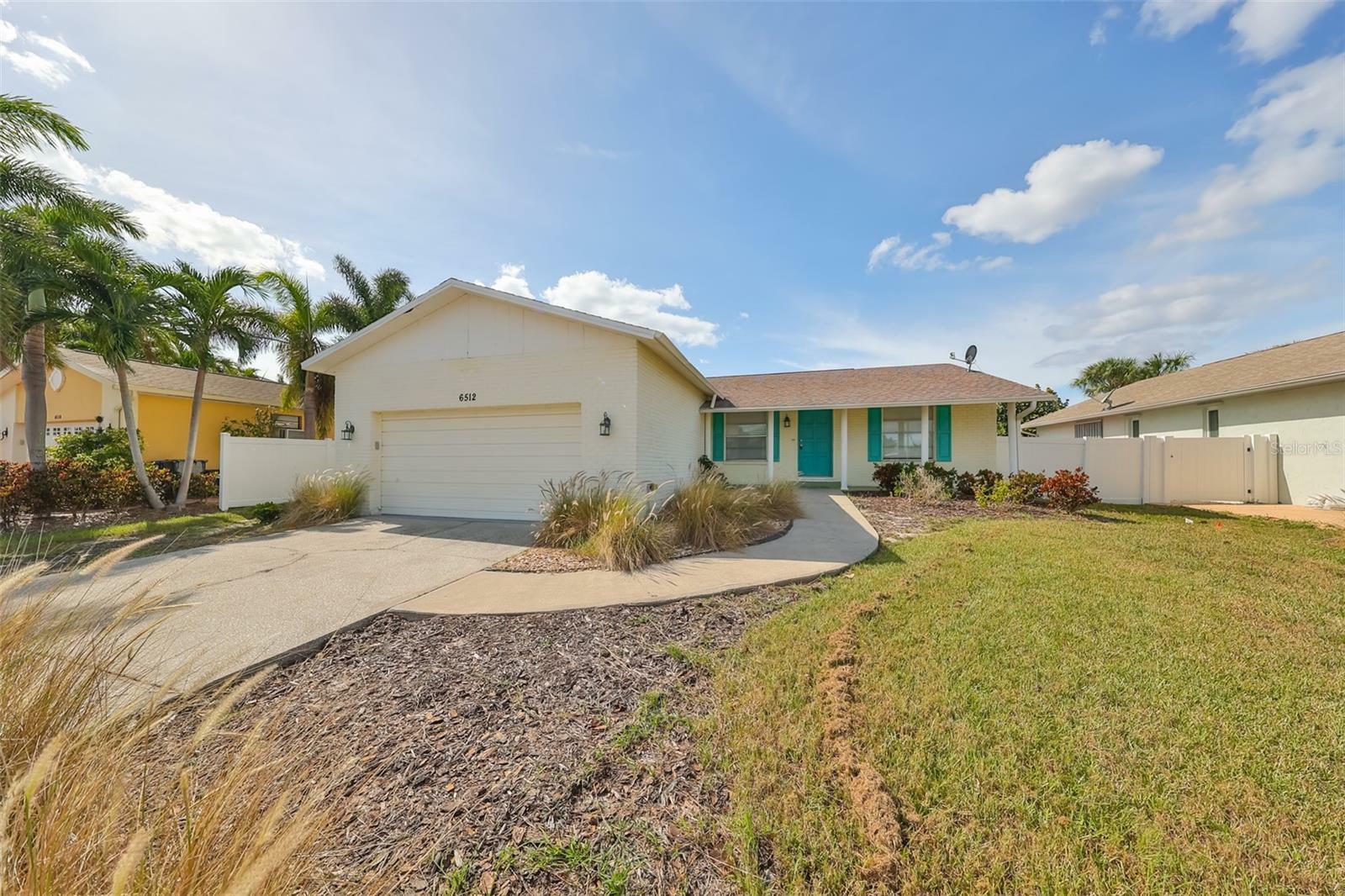 Property Photo:  6512 Bimini Court  FL 33572 