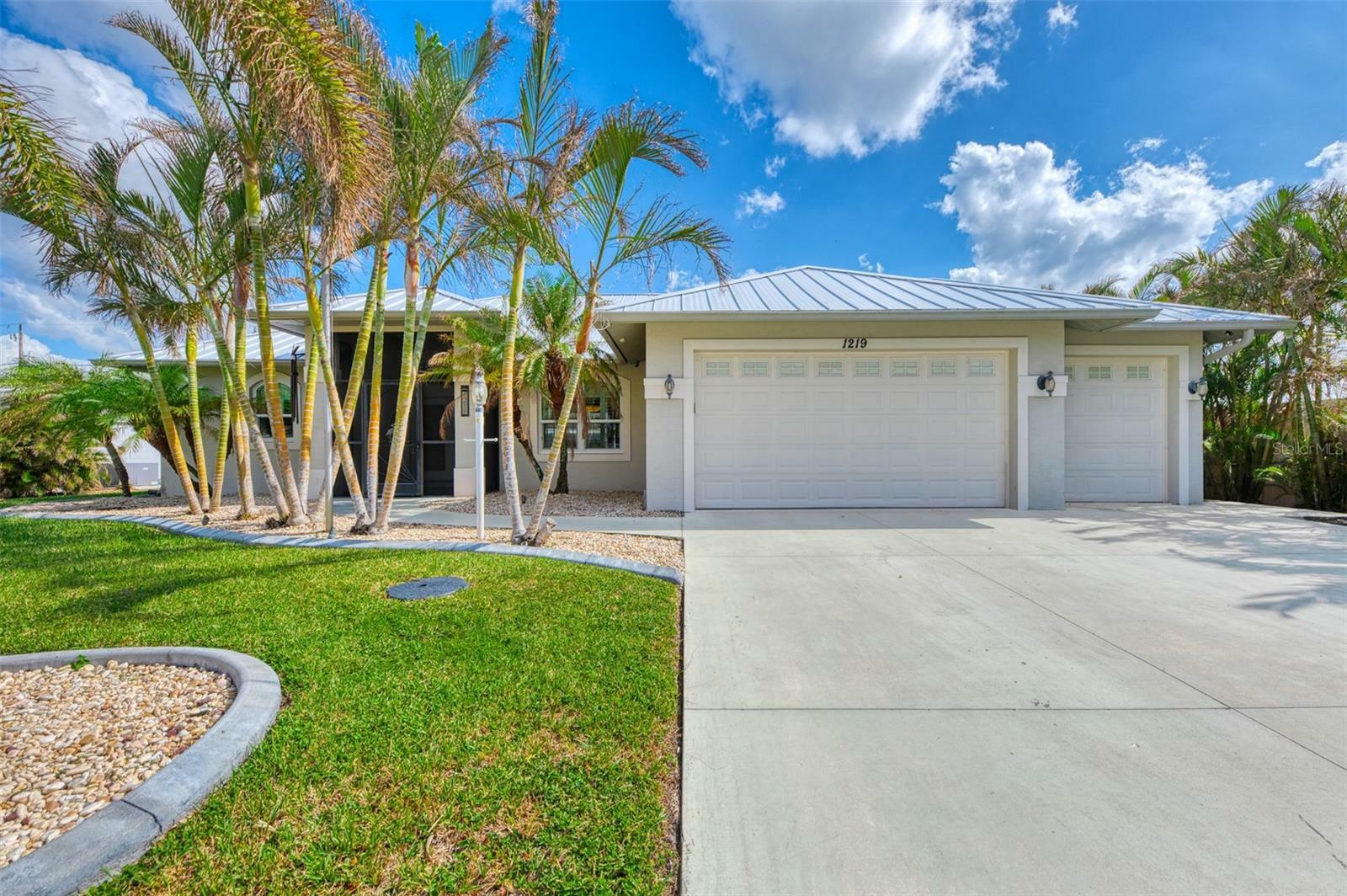 Property Photo:  1219 Nantucket Road  FL 34293 