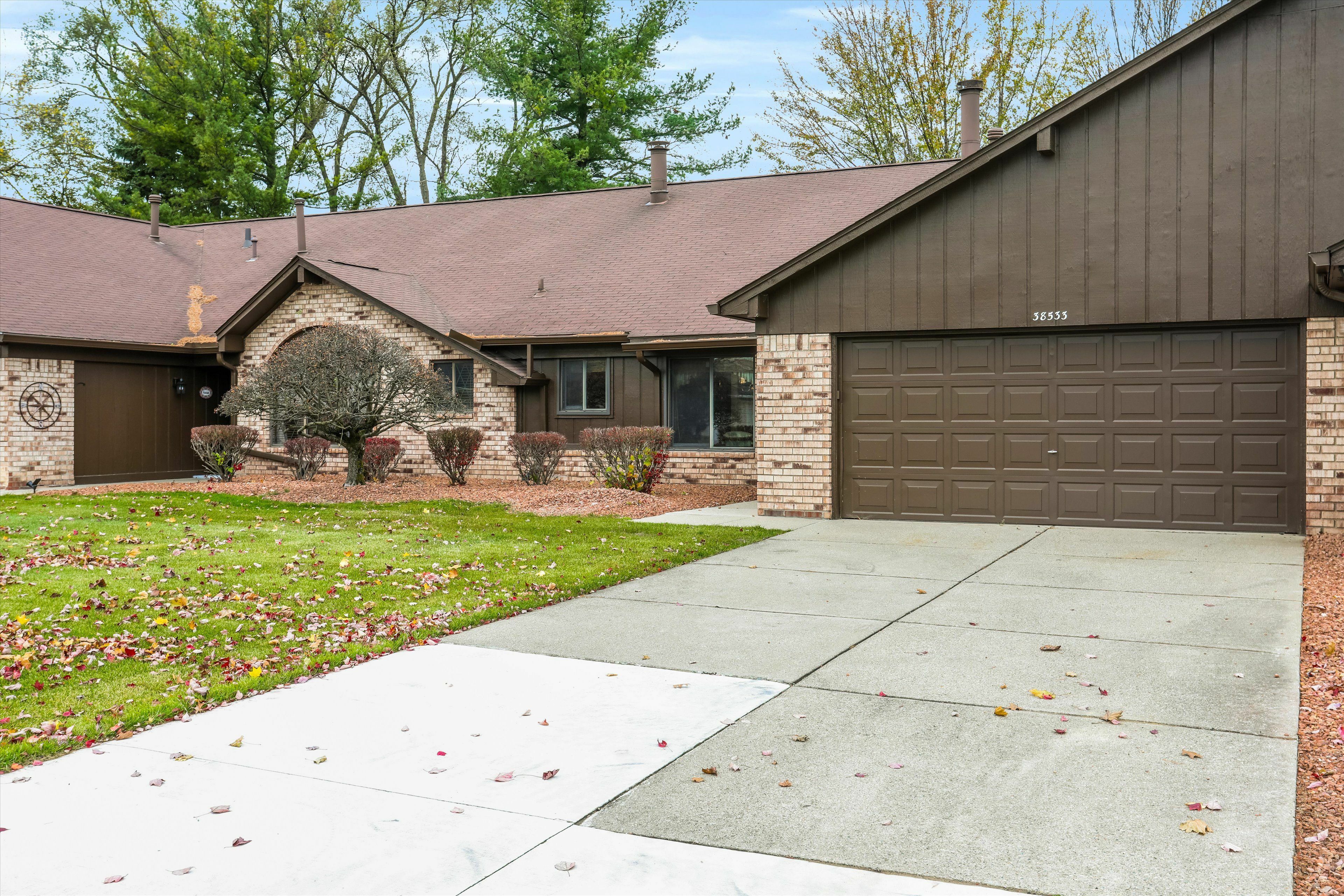 Property Photo:  38533 Palm Meadow Drive  MI 48036 1985 