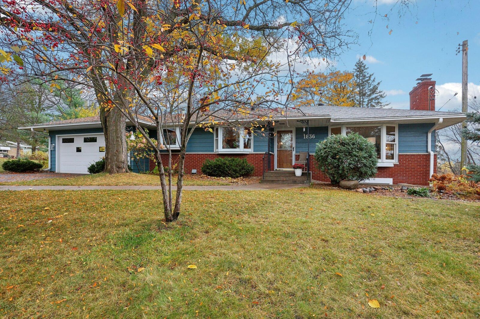 Property Photo:  1836 Gramsie Road  MN 55112 