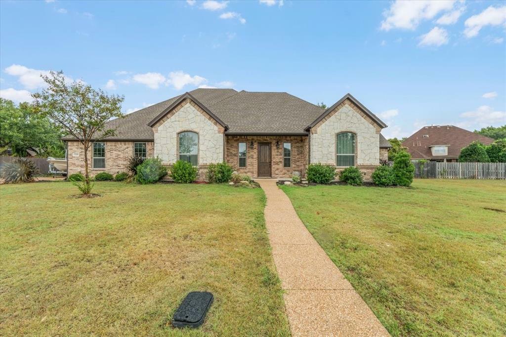 Property Photo:  1109 Cottonwood Court  TX 76033 