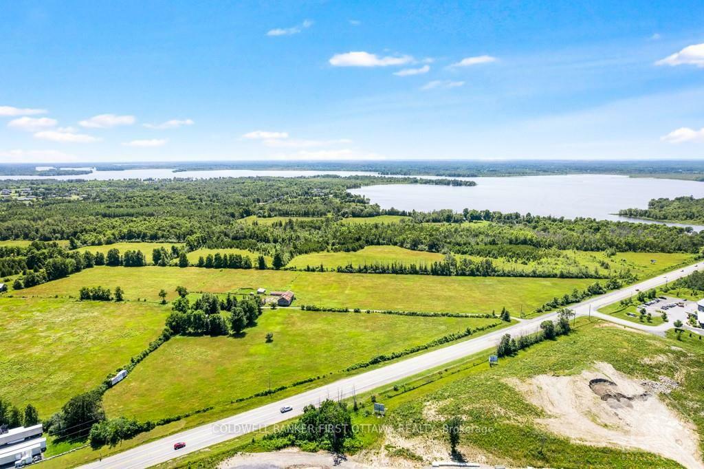 Photo de la propriété: 10951 Hwy 7 N/A ON K7C 3P1