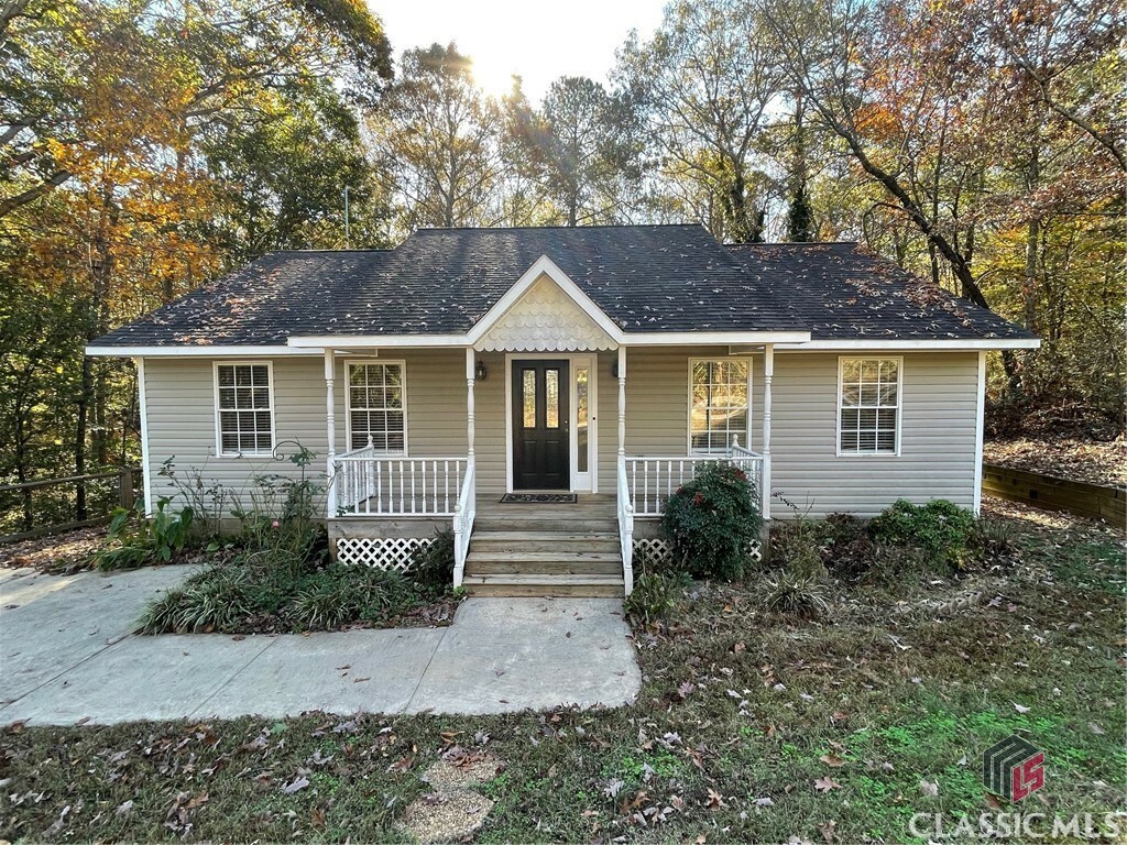 Property Photo:  426 Arrowhead Drive  GA 30553 