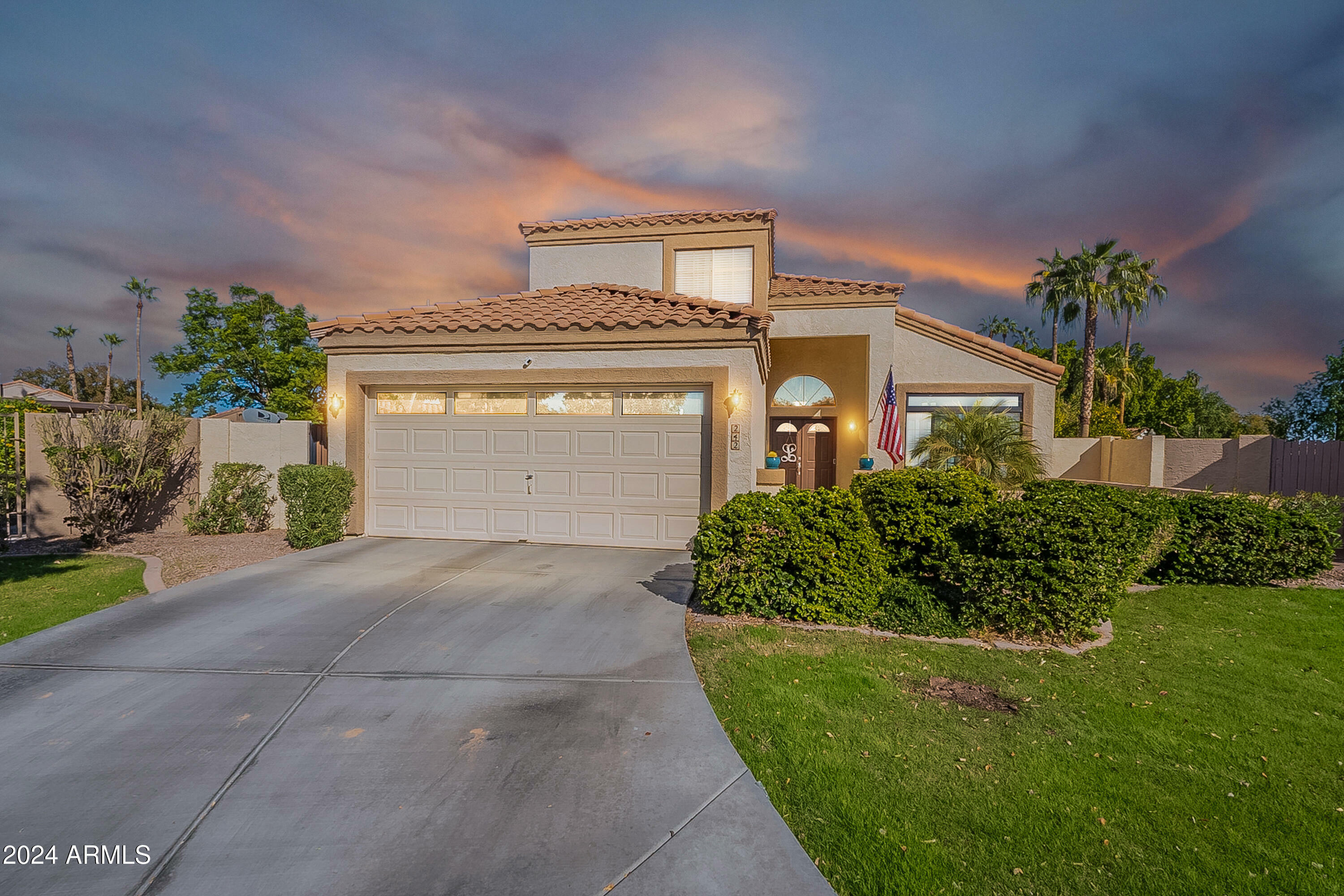 Property Photo:  242 E Stonebridge Drive  AZ 85234 