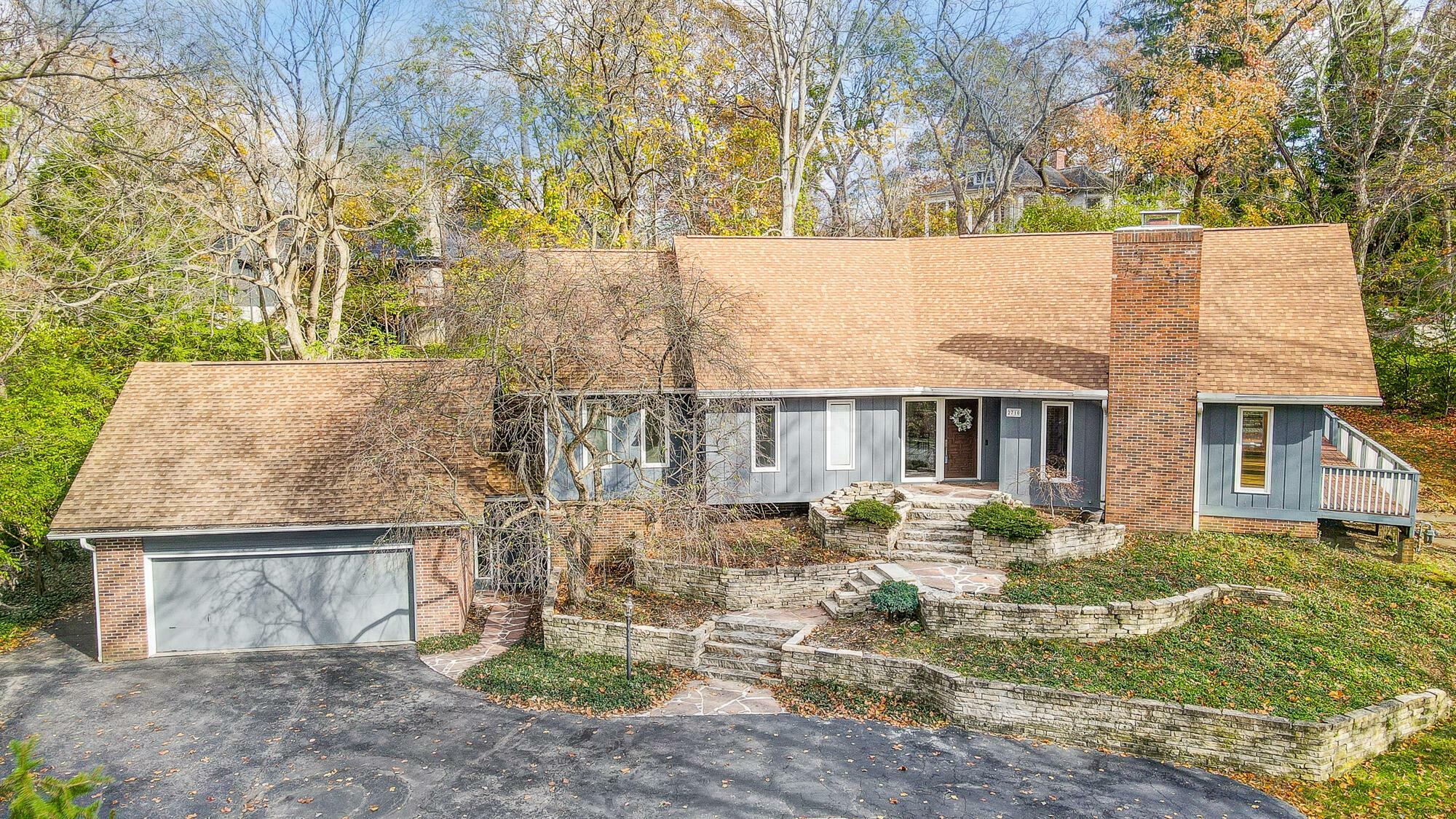 Property Photo:  2710 Fairfax Drive  OH 43220 