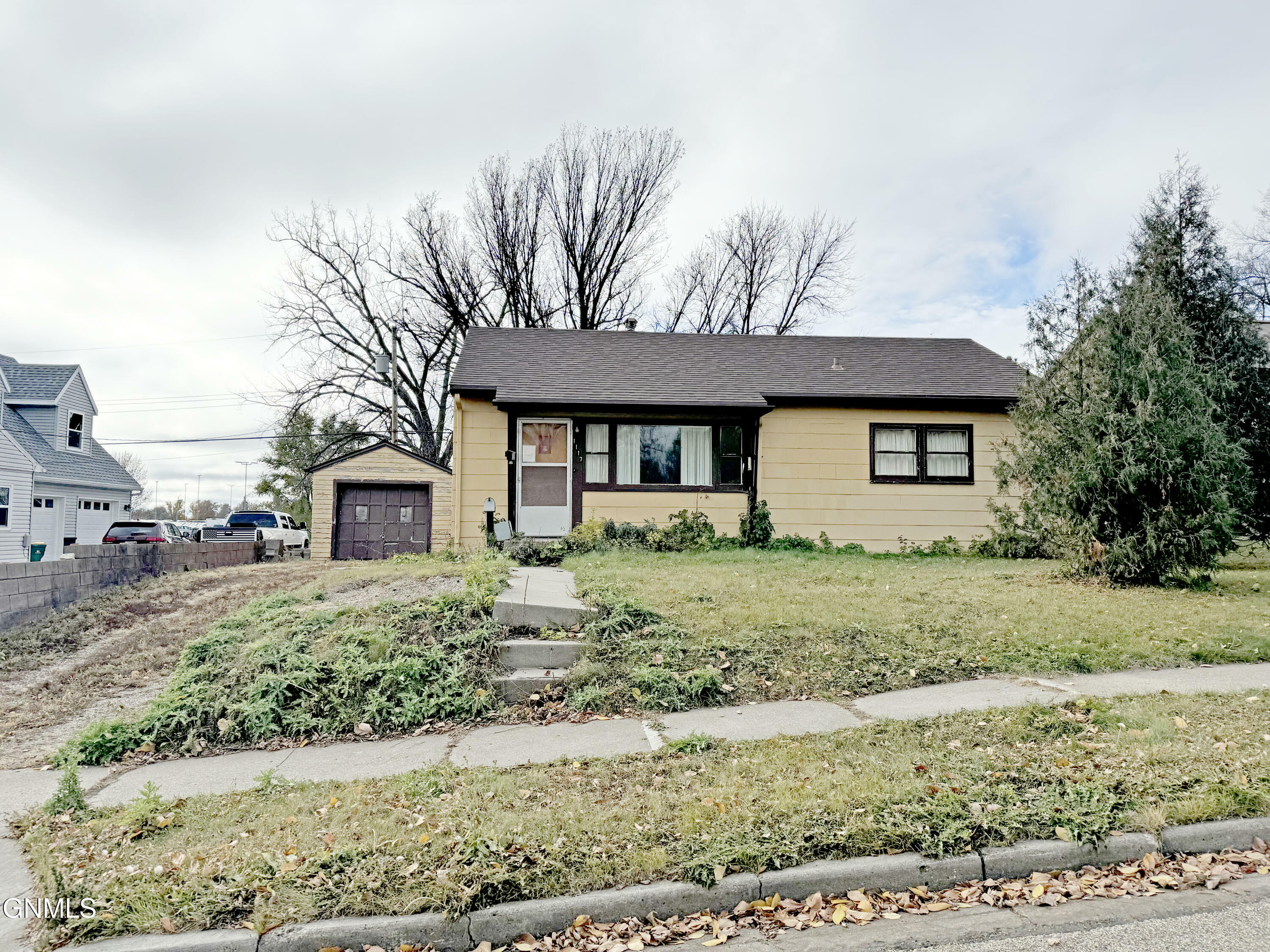 Property Photo:  1117 Avenue B W  ND 58501 