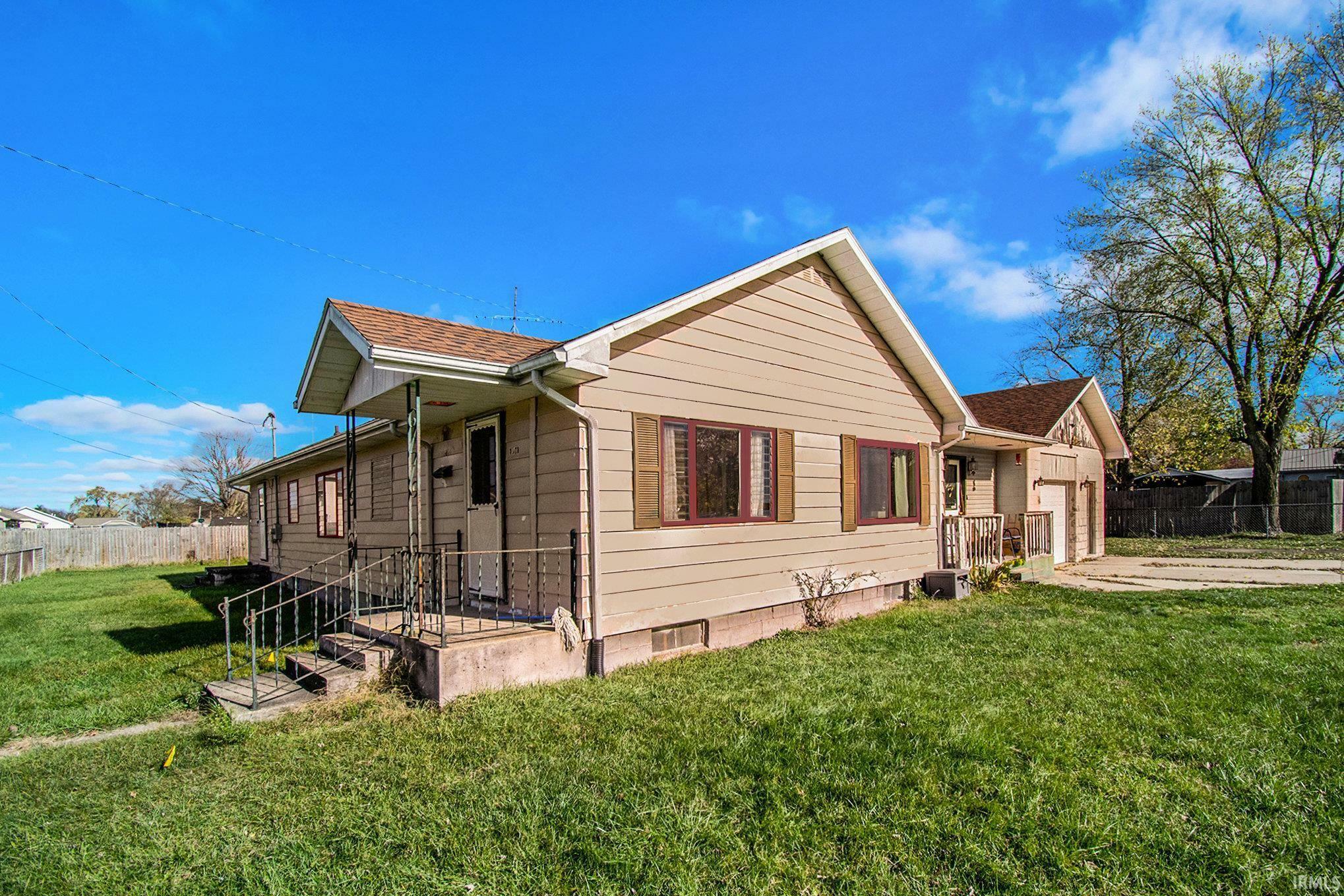 Property Photo: 1004 Illinois Street IN 46574-1060