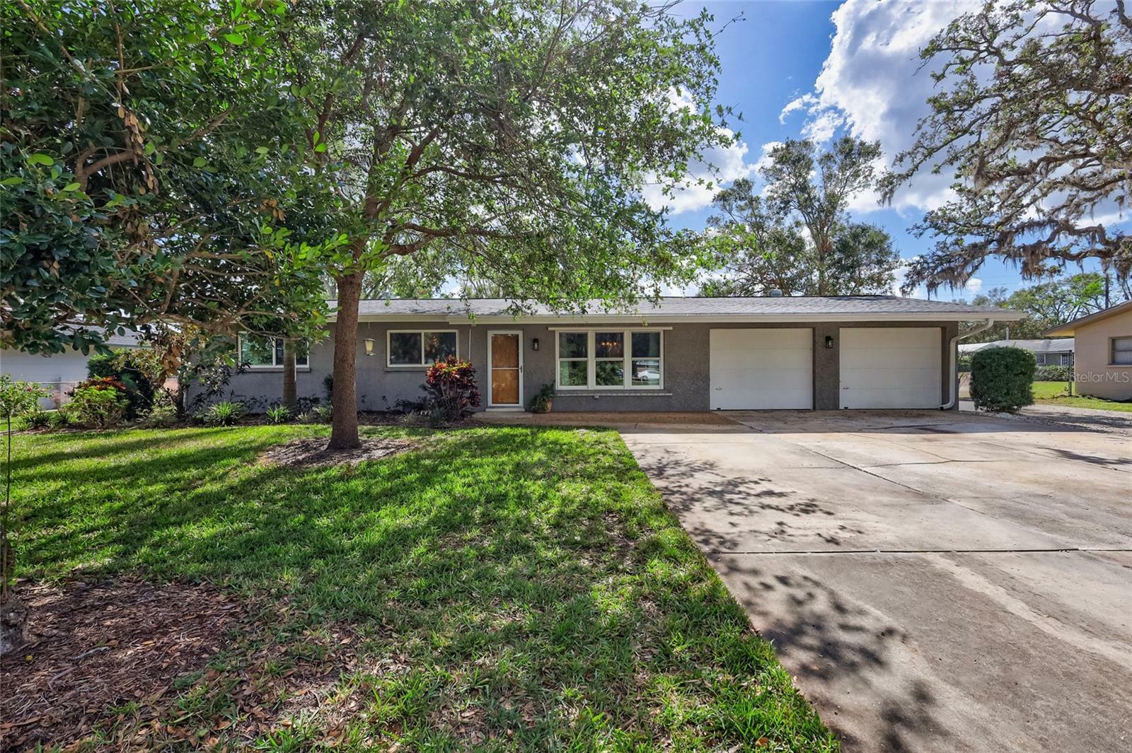 Property Photo:  2724 Monterey Street  FL 34231 