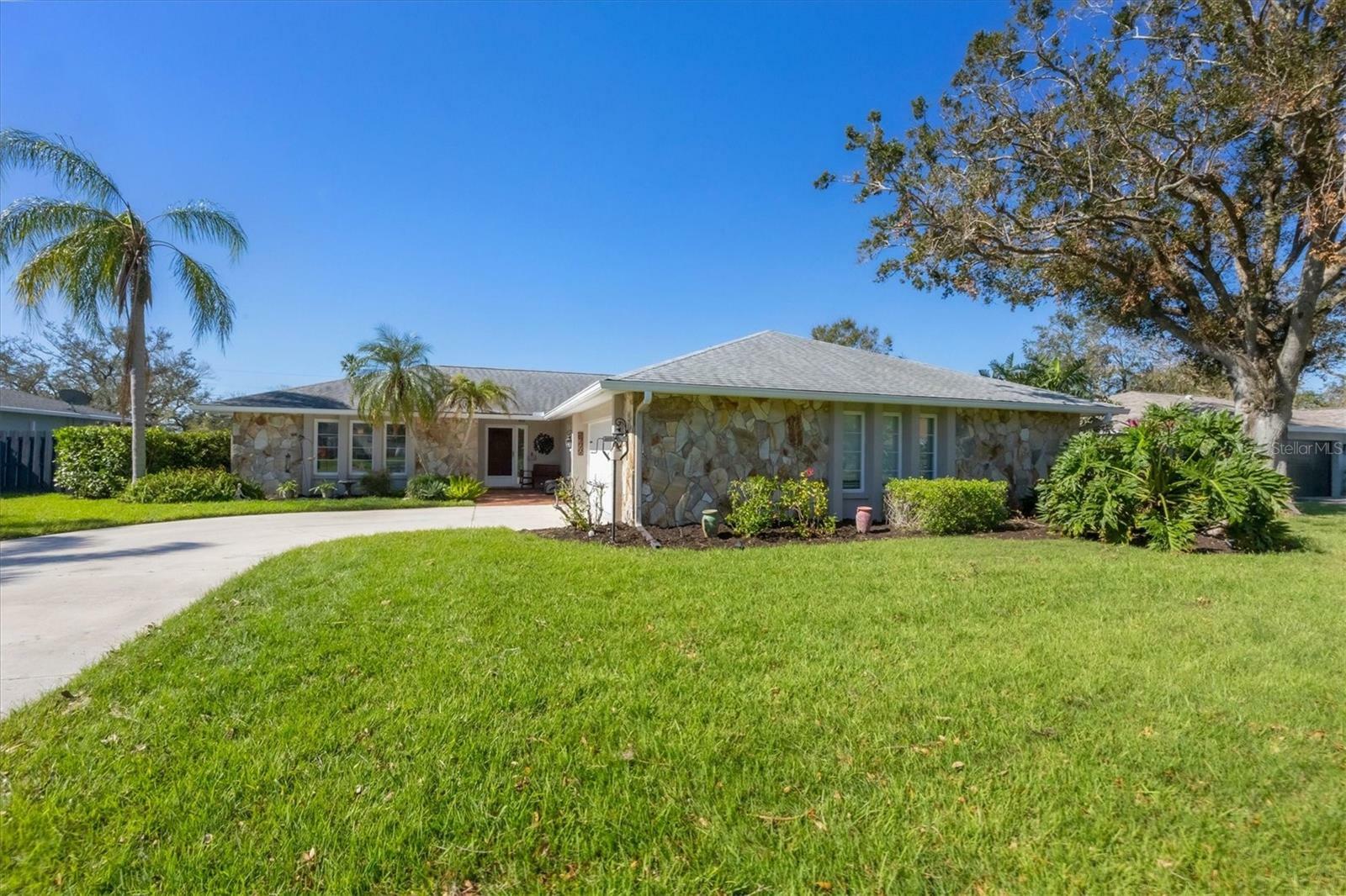 5666 Beneva Woods Circle  Sarasota FL 34233 photo