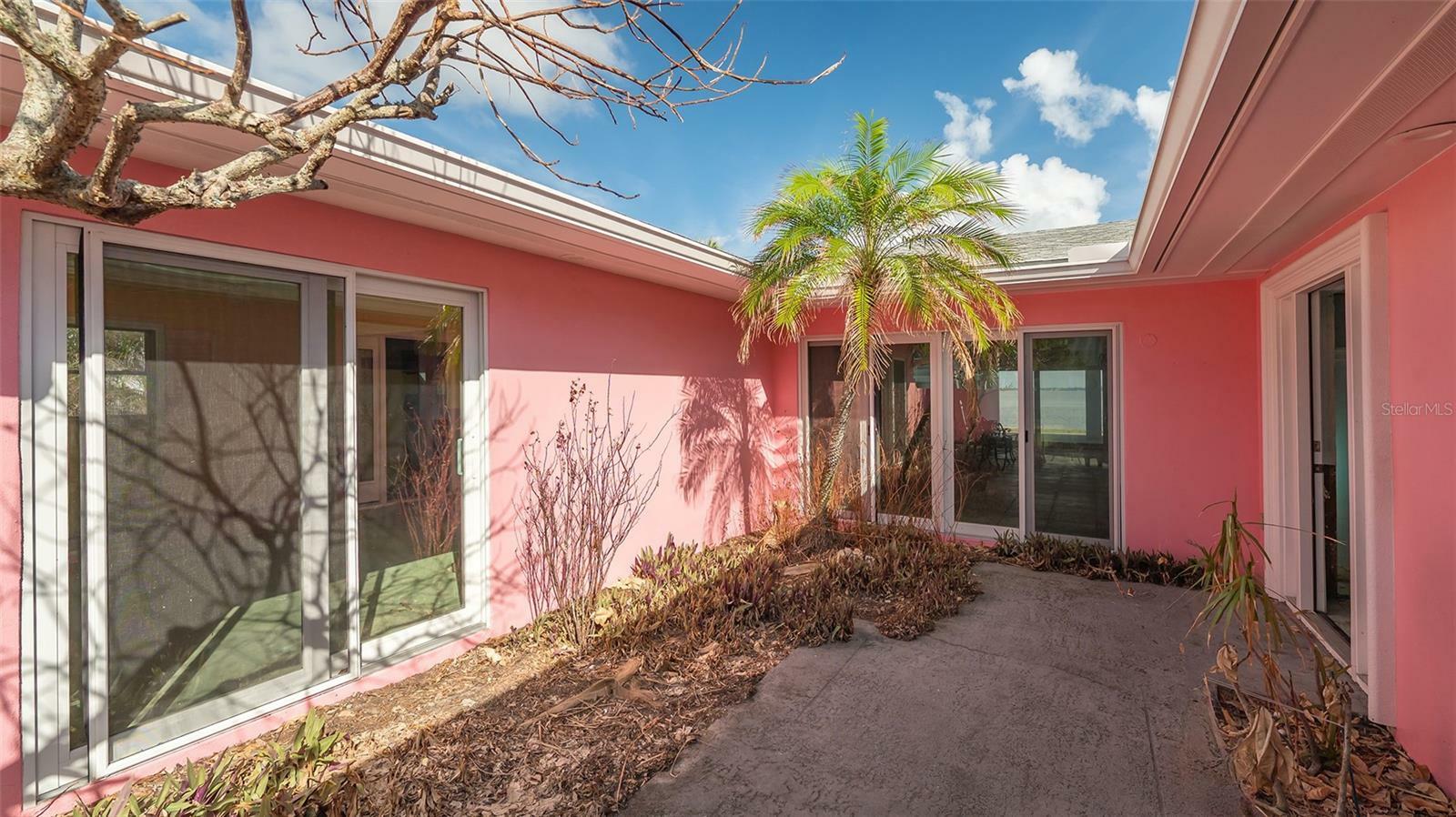 Property Photo: 162 N Washington Drive FL 34236