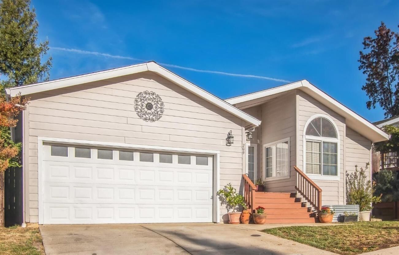 Property Photo:  209 Foster Road  CA 95713 