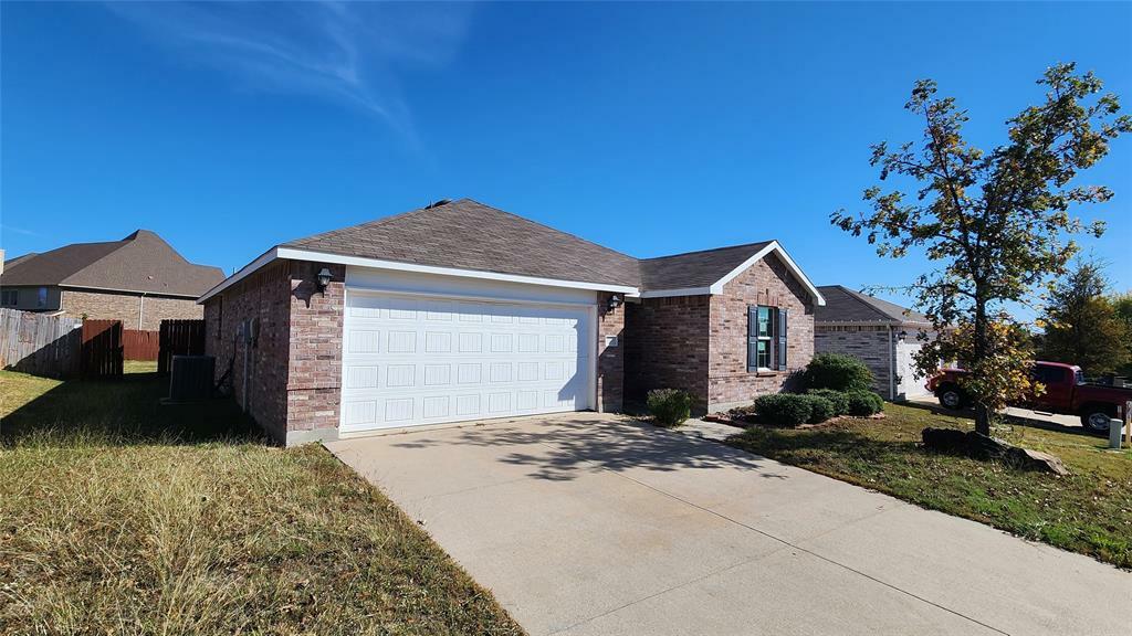 Property Photo:  1200 Foxglove Lane  TX 76028 