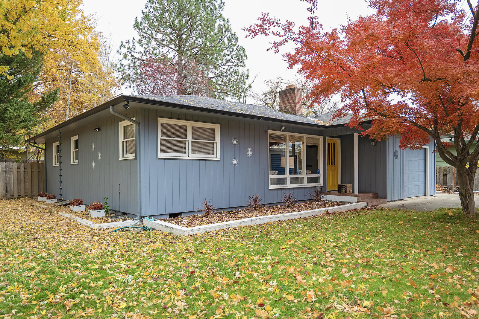 Property Photo: 433 Lynnwood Avenue OR 97504