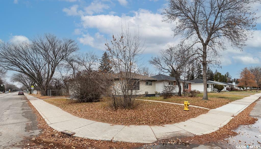 Property Photo:  401 S Avenue N  SK S7L 2Z9 