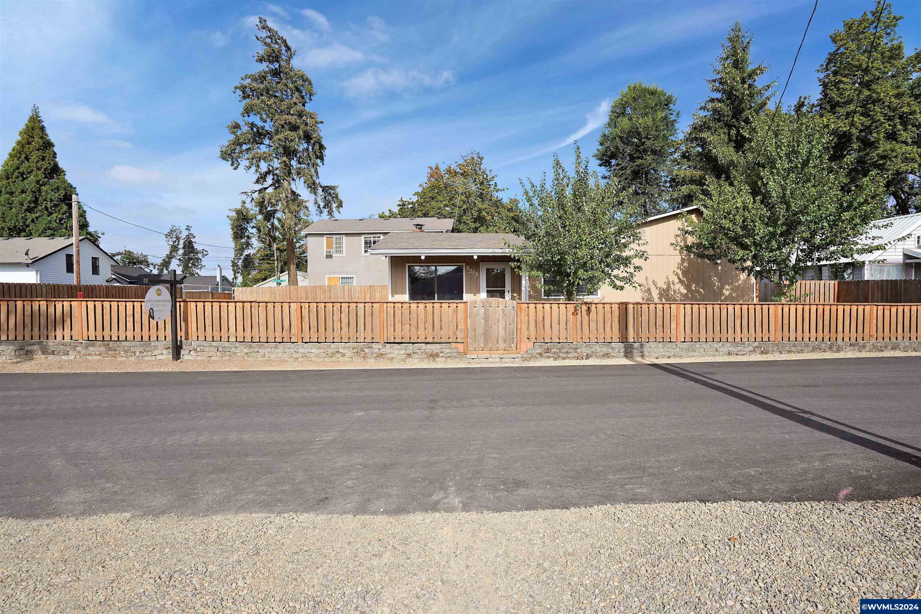 Property Photo: 9313 Glory Ct NE OR 97305