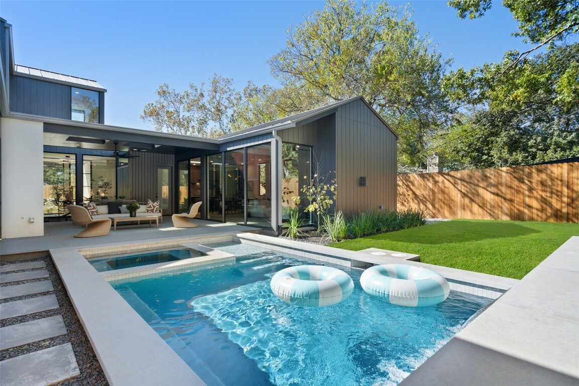 Property Photo: 2606 Cavileer Avenue TX 78757