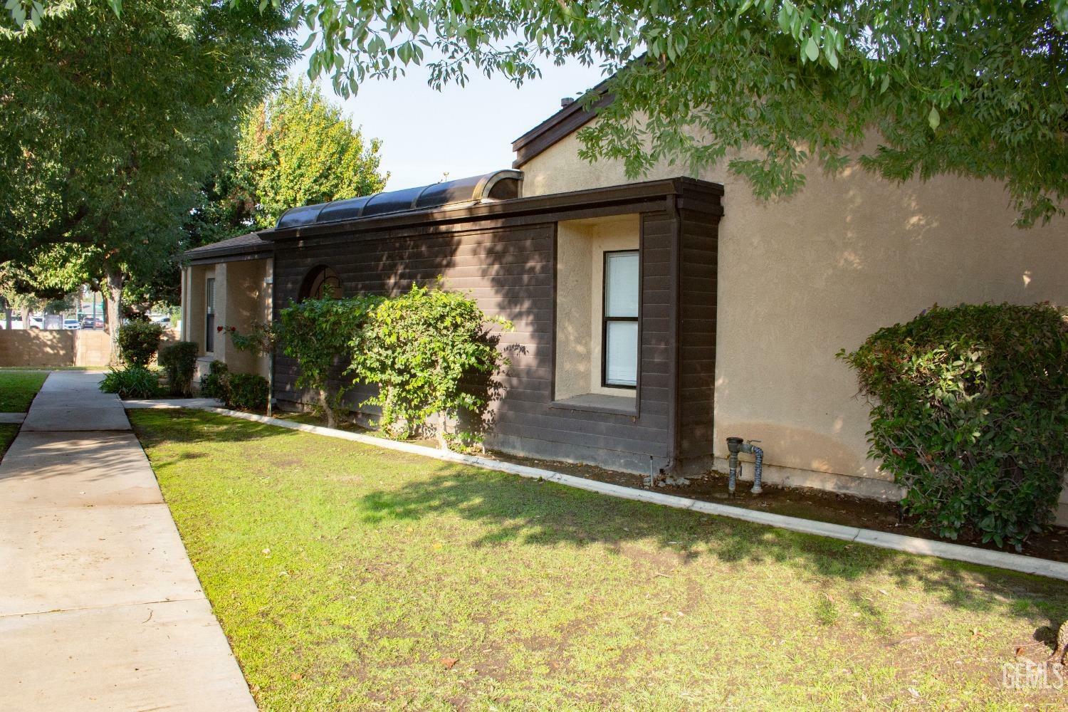 Property Photo:  5500 Lennox Avenue 17  CA 93309 