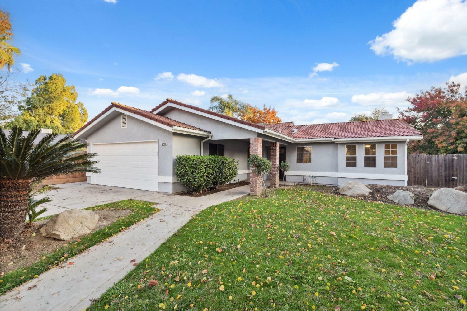 5247 W Los Altos Avenue  Fresno CA 93722 photo