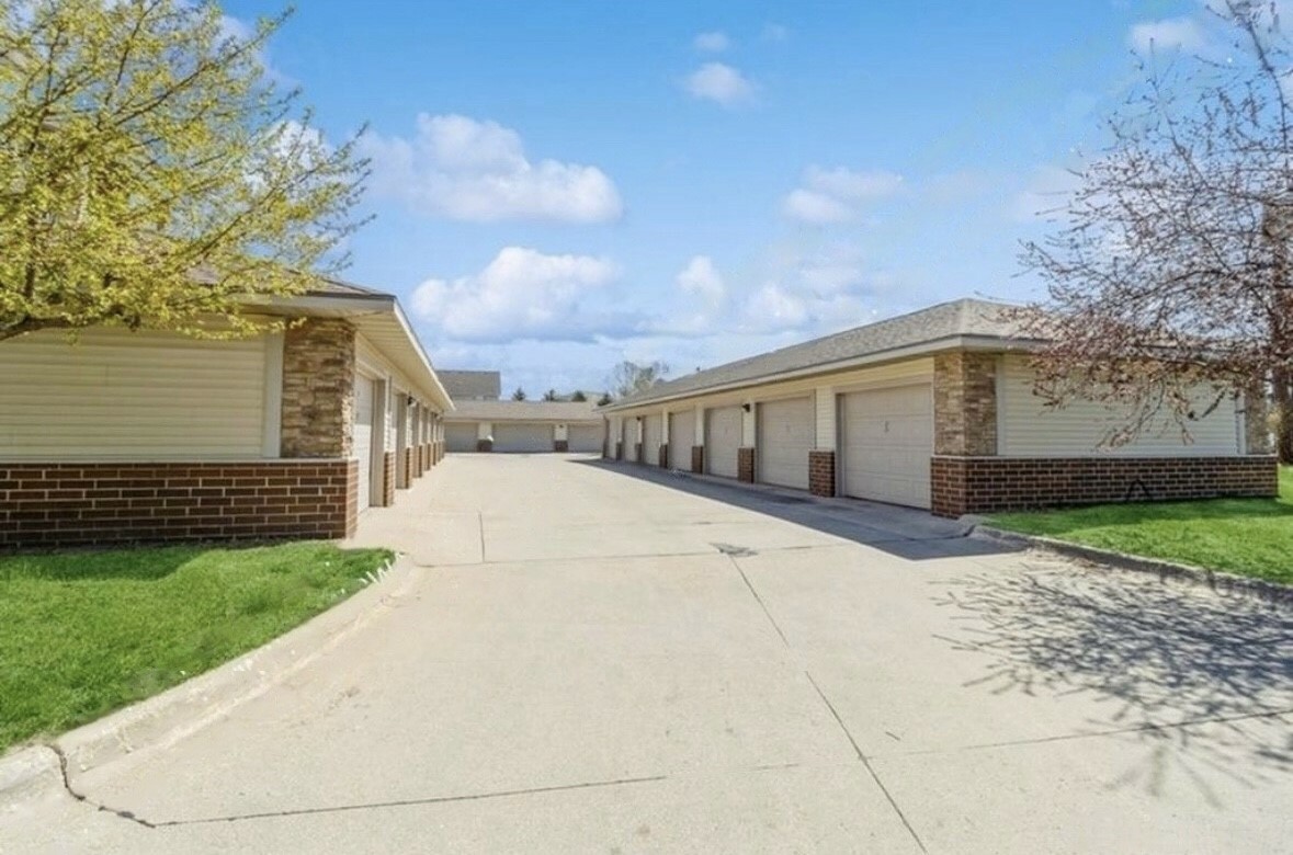 Property Photo:  6350 Coachlight Drive 1301  IA 50266 