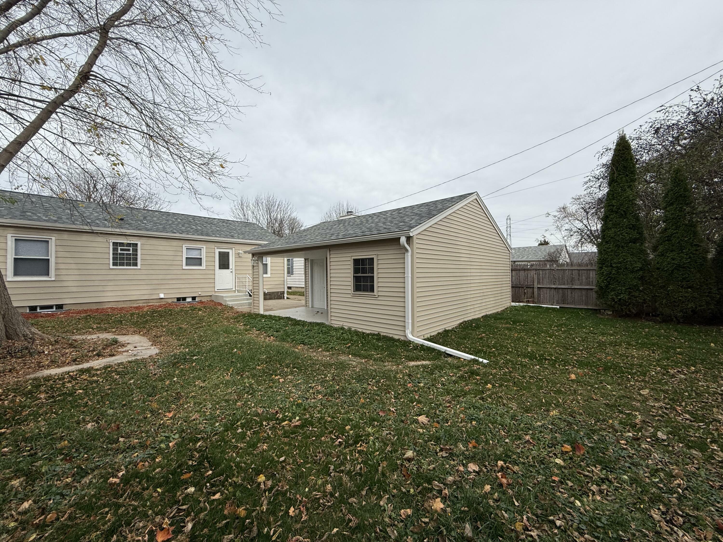 Property Photo:  2247 W Lawn Ave  WI 53209 