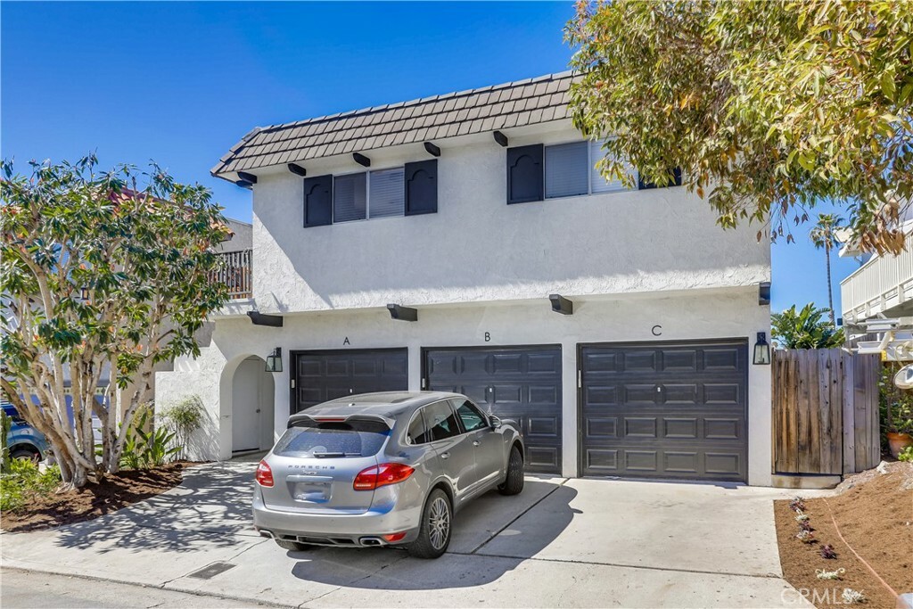 Property Photo: 218 Avenida Lobeiro CA 92672