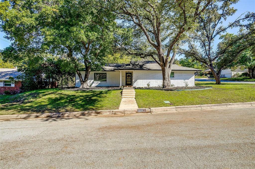 Property Photo:  1809 Versailles Road  TX 76116 