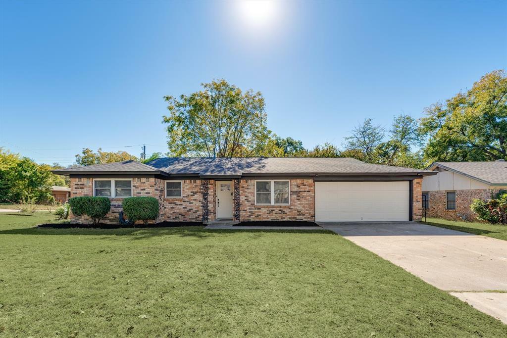 Property Photo: 401 Bayless Drive TX 76040