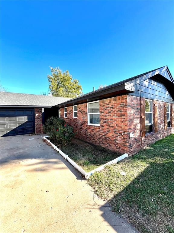 Property Photo: 616 N Lotus Avenue OK 73130