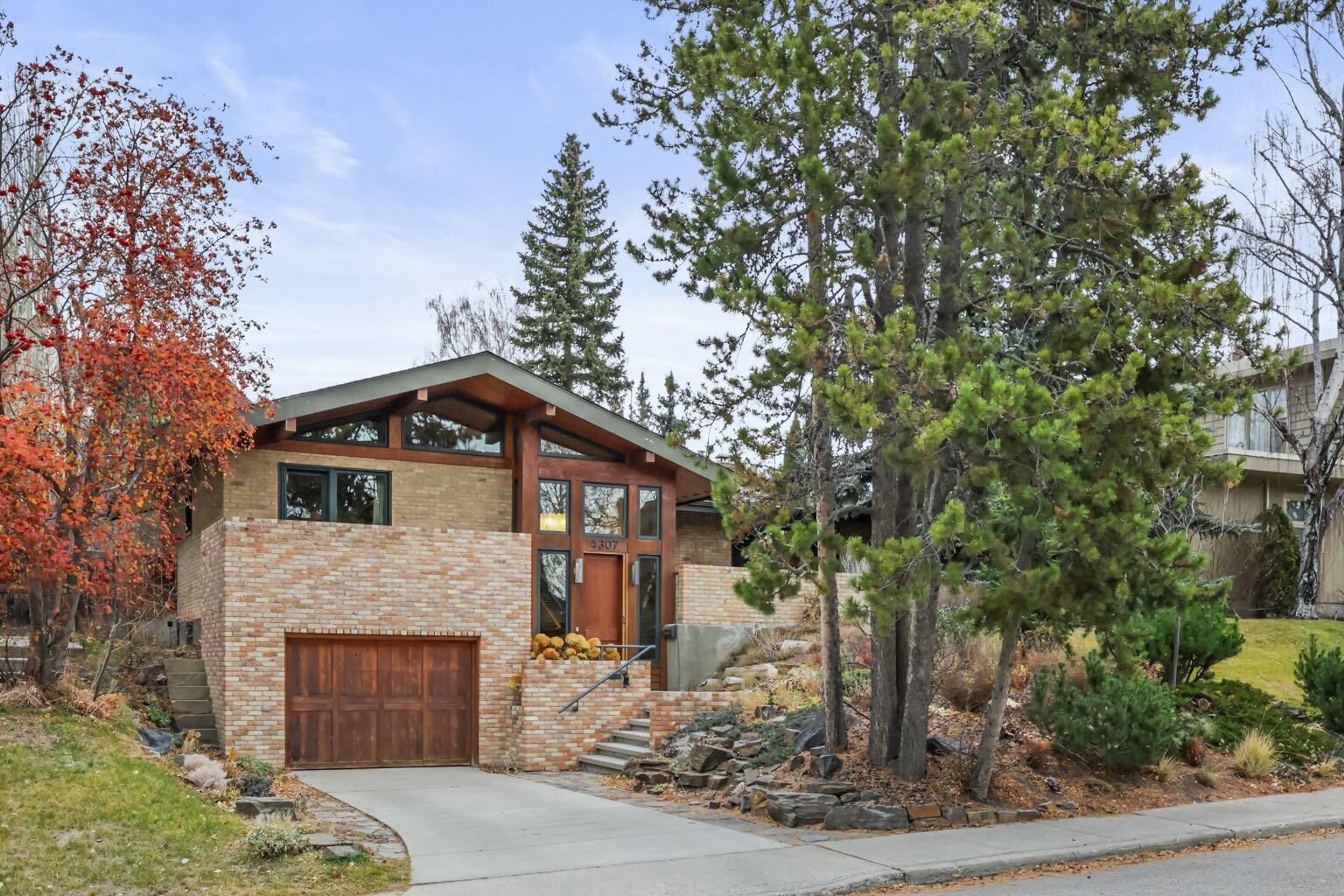 Property Photo: 4307 Anne Avenue SW AB T2S 1M1