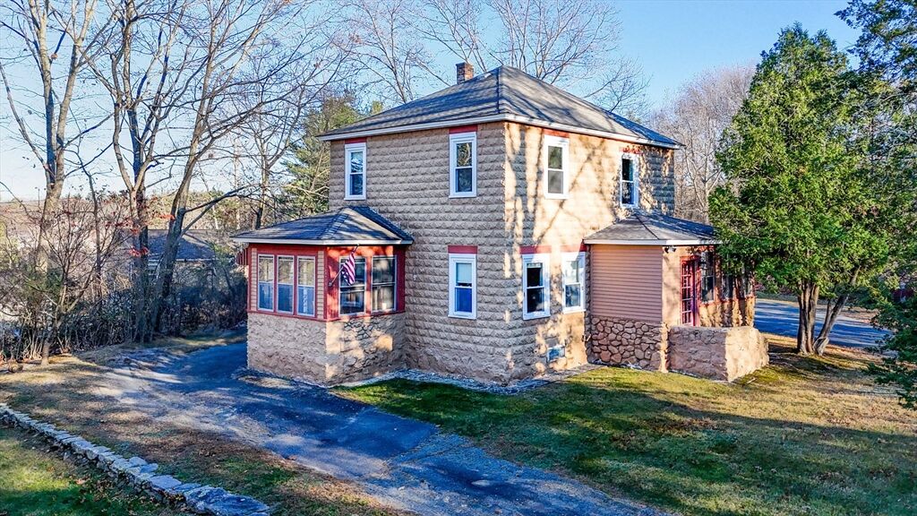 Property Photo:  7 East Dracut  MA 01844 
