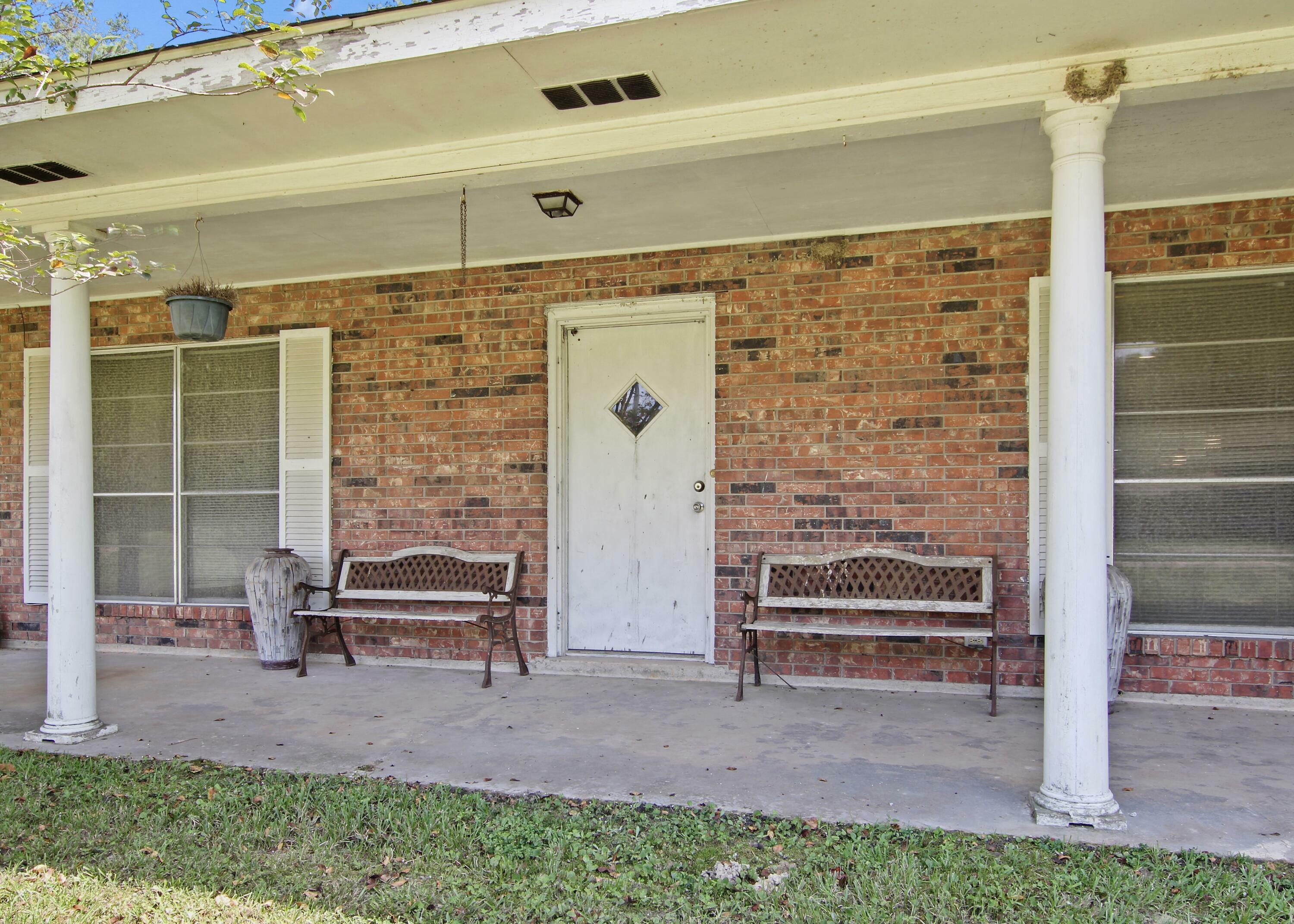 Property Photo:  209 E North Loop  LA 71463 