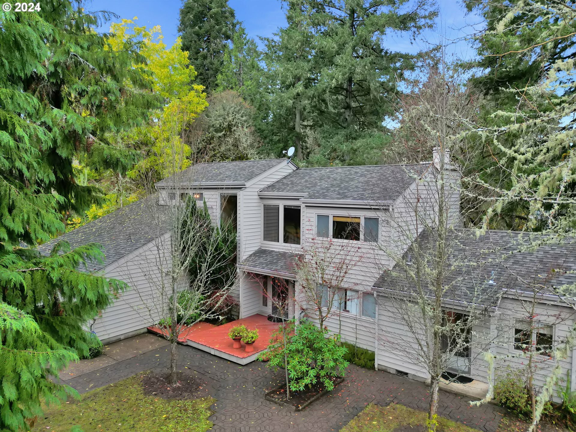 Property Photo: 92932 Paschelke Rd OR 97454