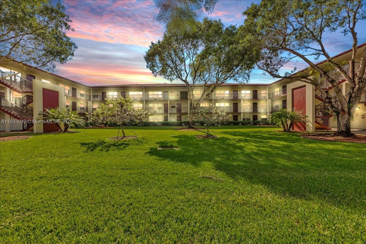 Property Photo: 13500 SW 1st St 307U FL 33027