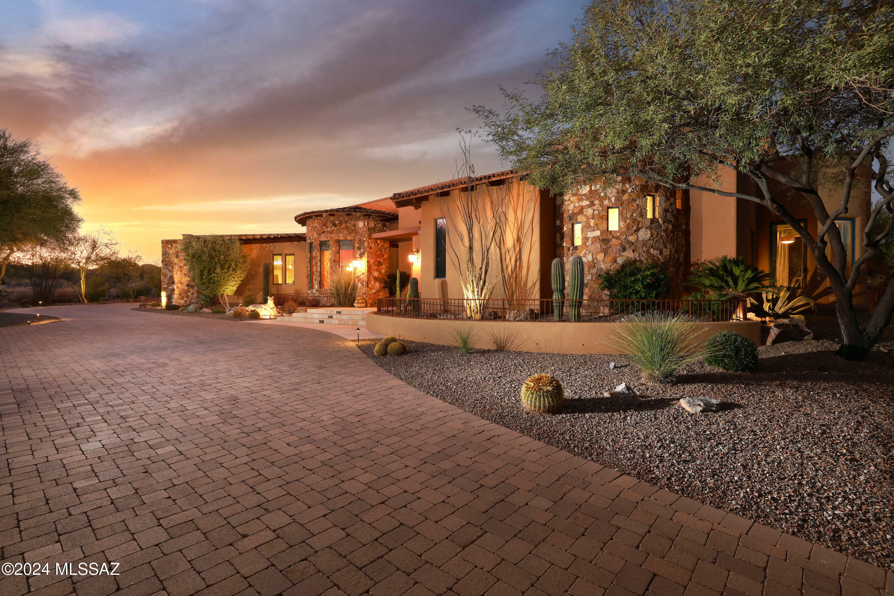 Property Photo:  14133 N Hohokam Village Place  AZ 85755 