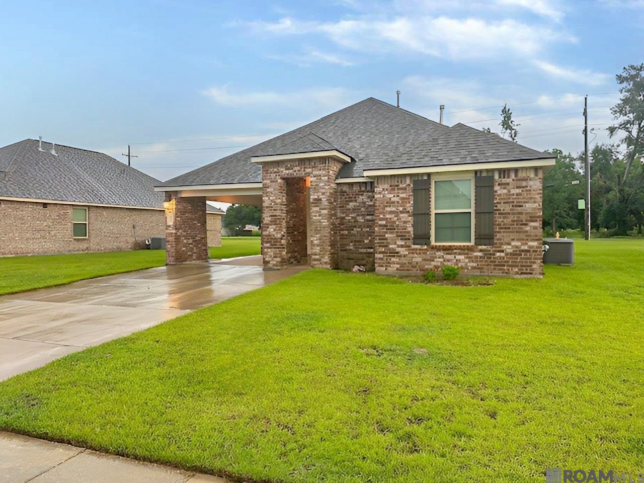 Property Photo: 5417 Greenridge Ln LA 70791