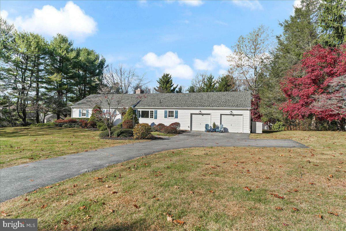 Property Photo:  1 Pickwick Lane  PA 19355 