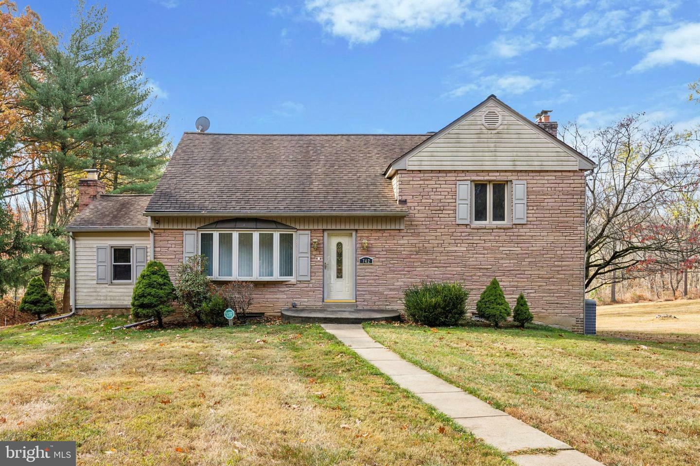 Property Photo:  742 Winchester Road  PA 19008 