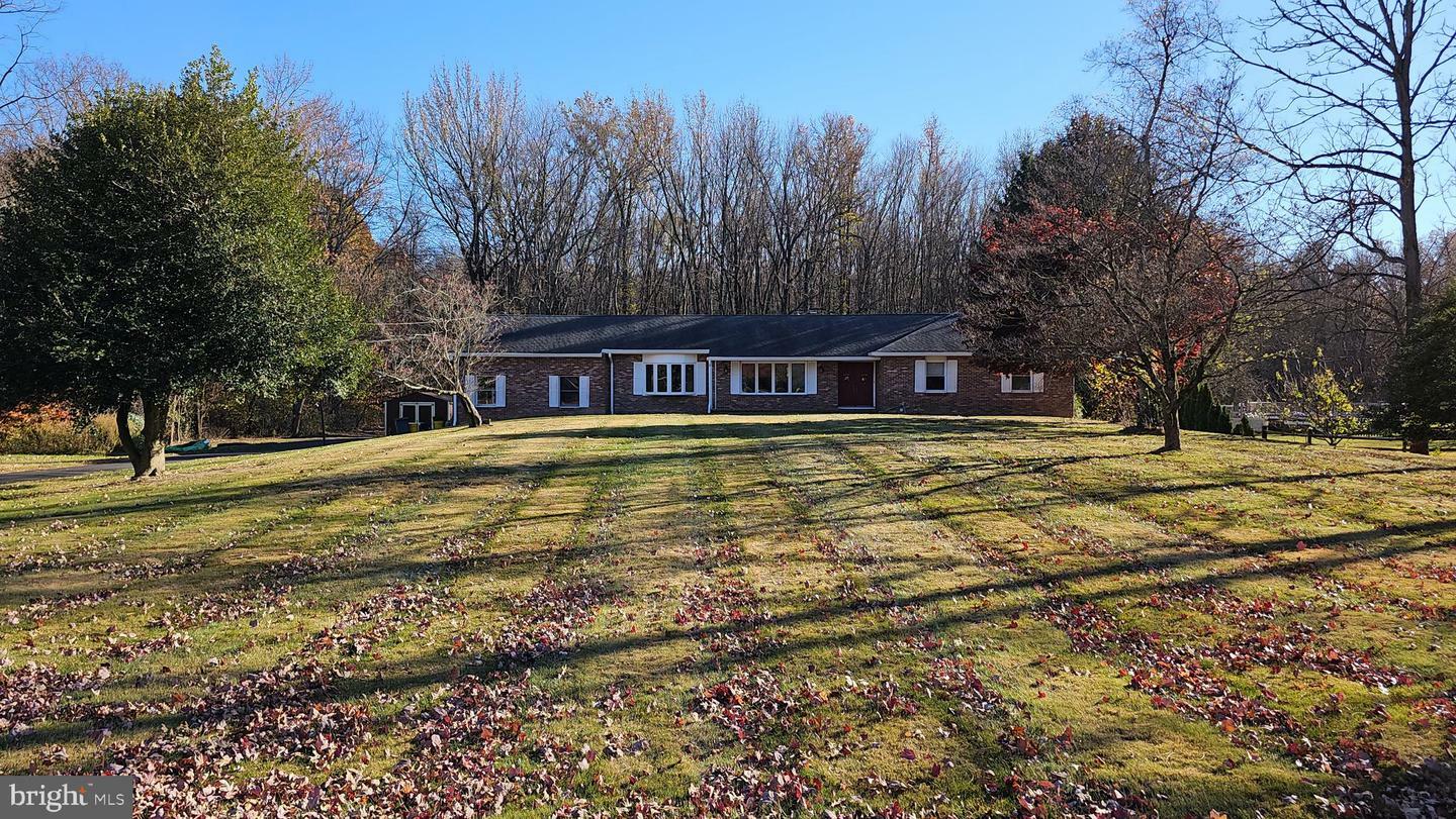 Property Photo:  181 Edgebrook Road  NJ 08691 