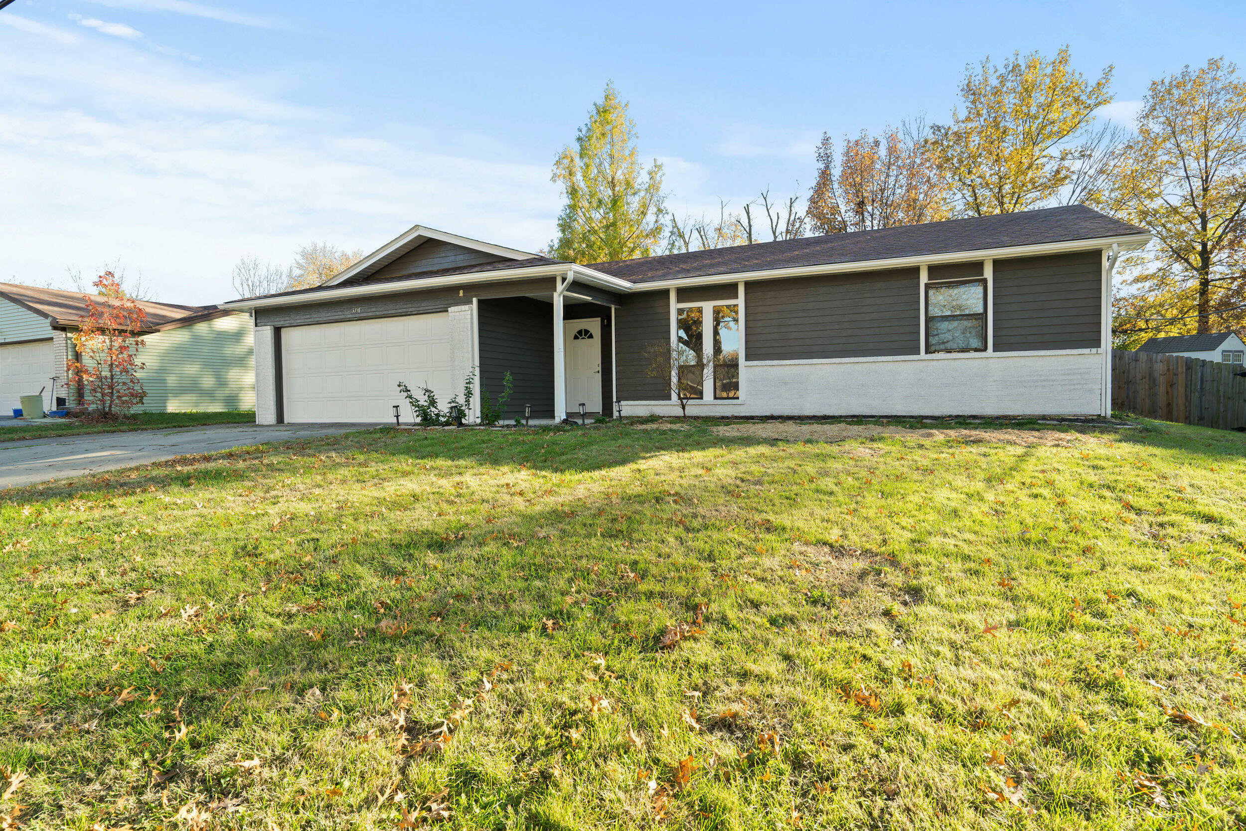 Property Photo:  3316 Sherwood Dr  MO 65202 