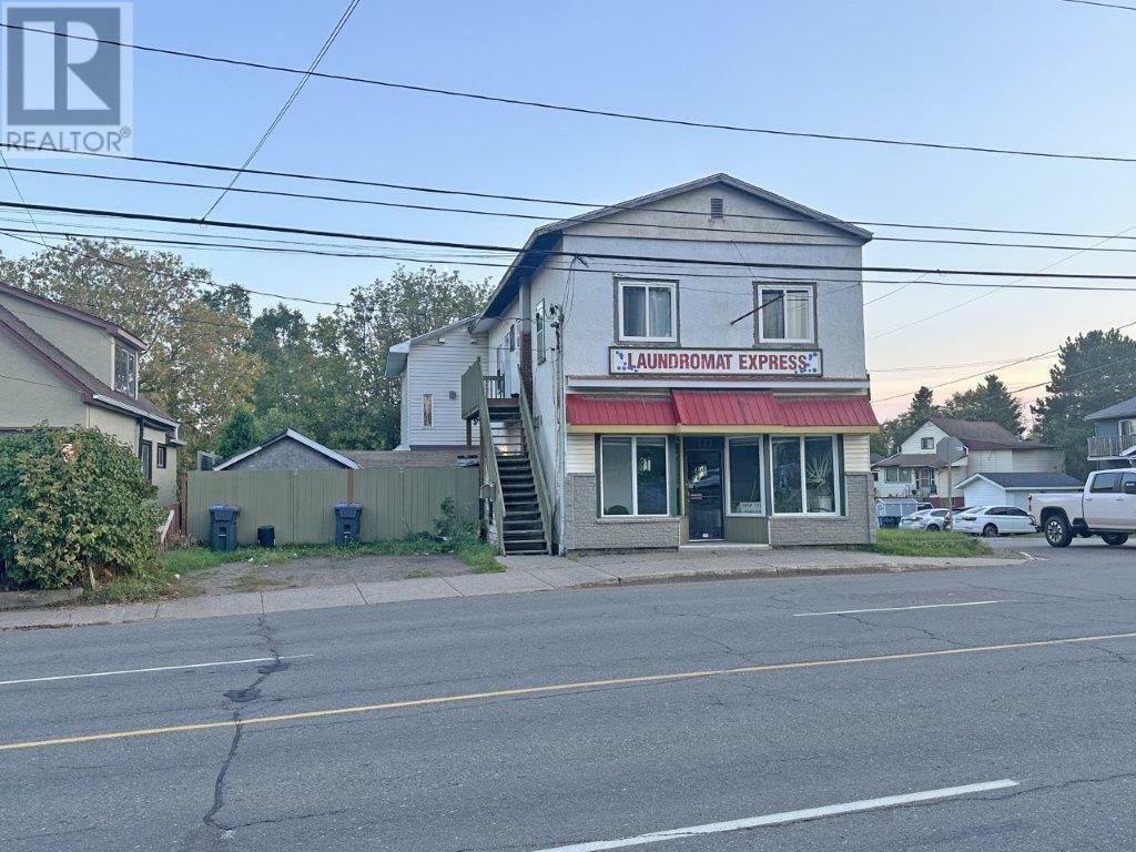 Photo de la propriété:  447 Oliver Road  ON P7B 2G4 