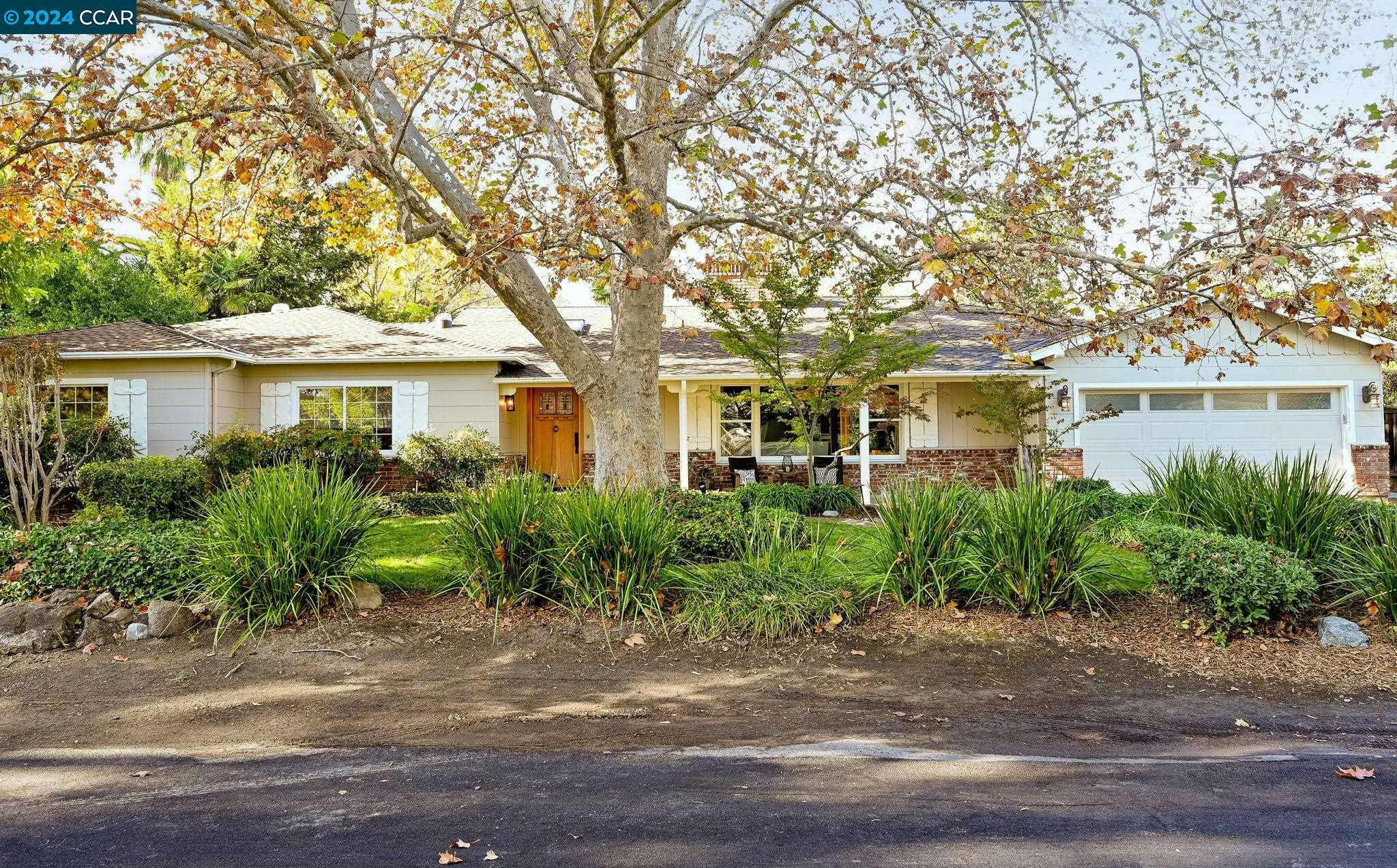 Property Photo:  31 Ravenwood Dr  CA 94597 