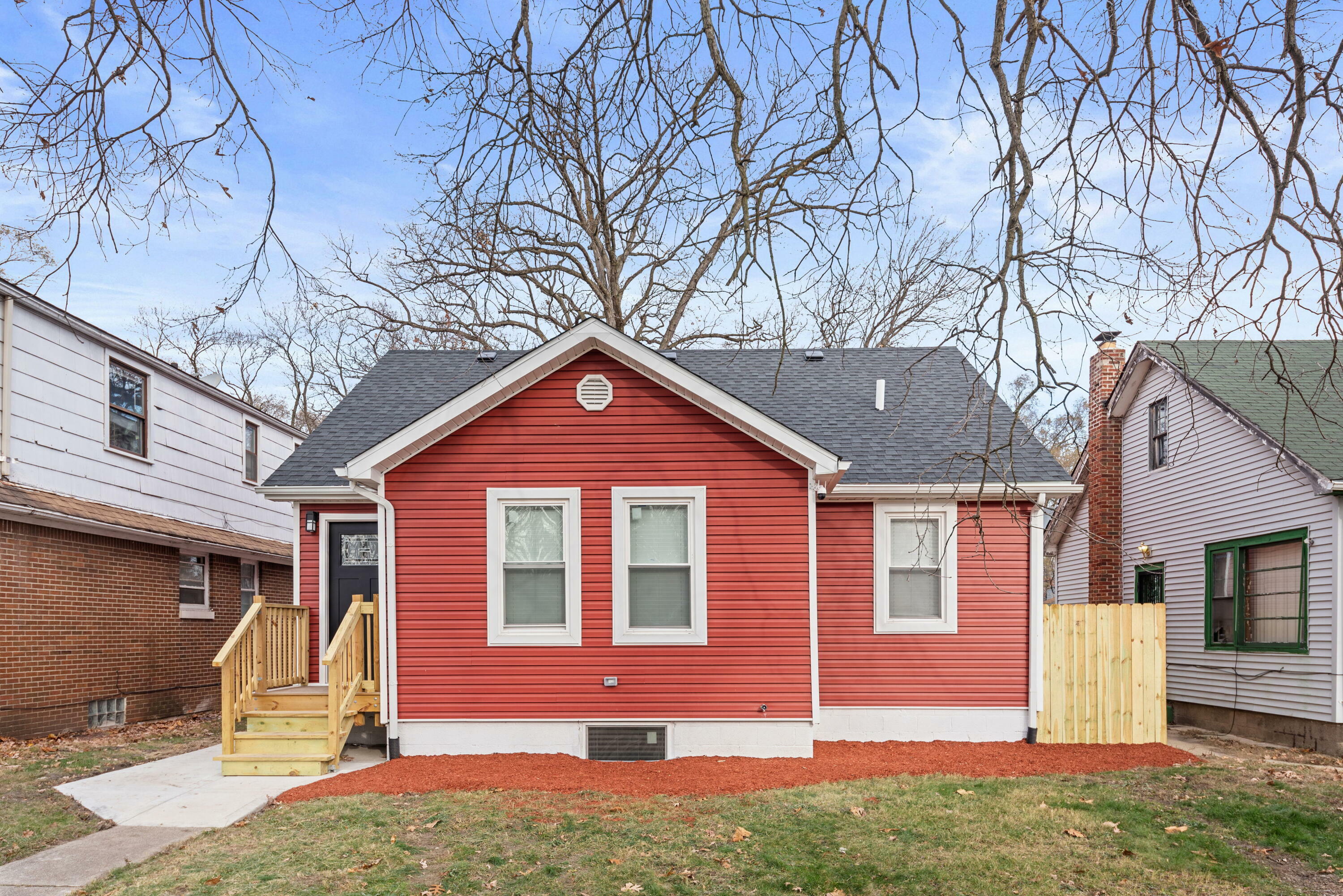 Property Photo:  1424 W 47th Avenue  IN 46408 