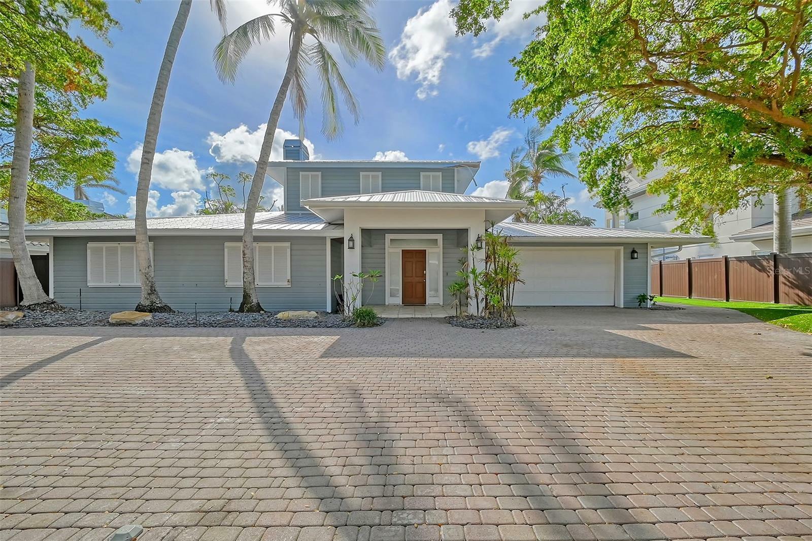 Property Photo:  864 Siesta Drive  FL 34242 