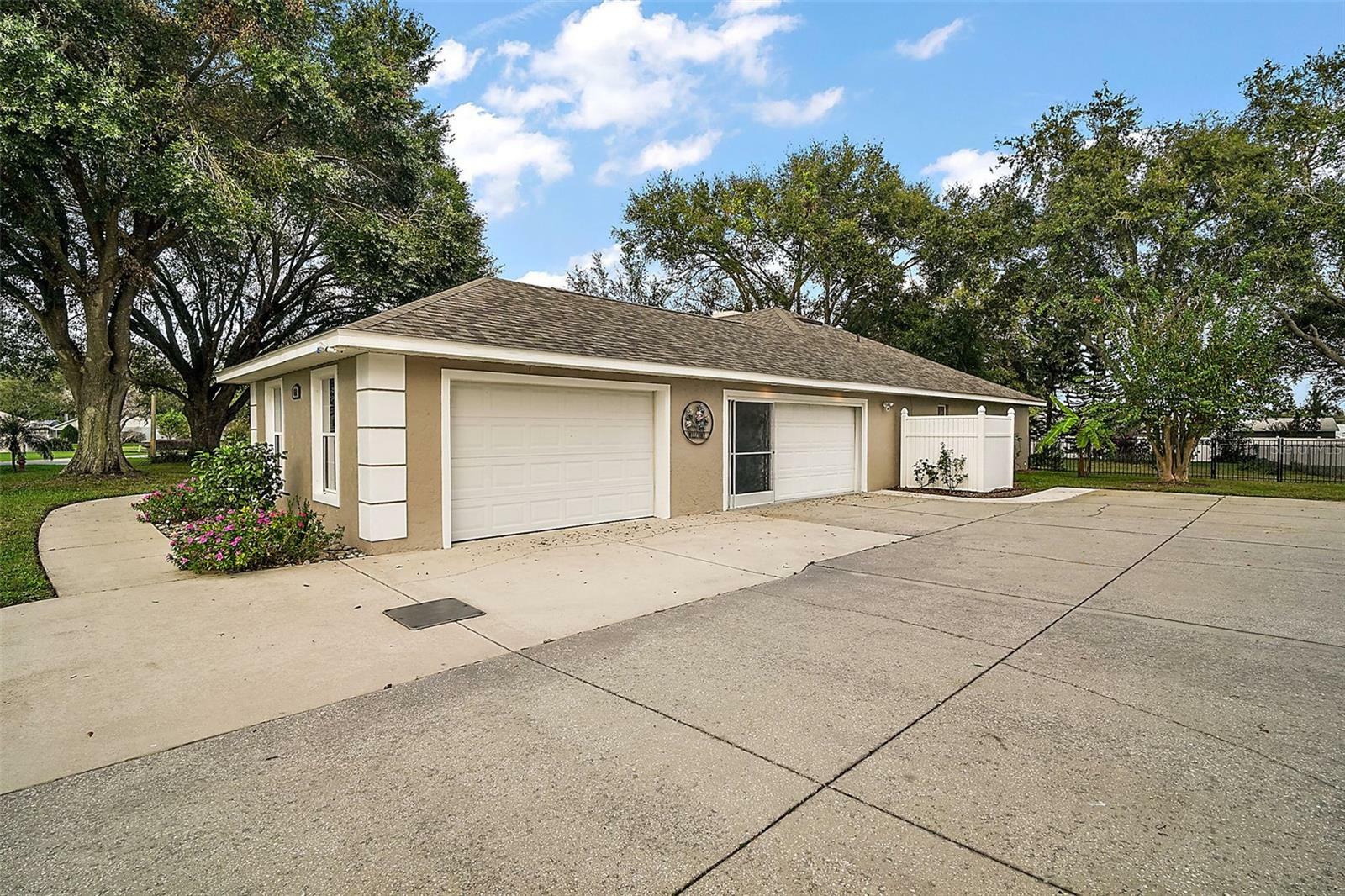 Property Photo:  422 Oak View Drive  FL 32778 