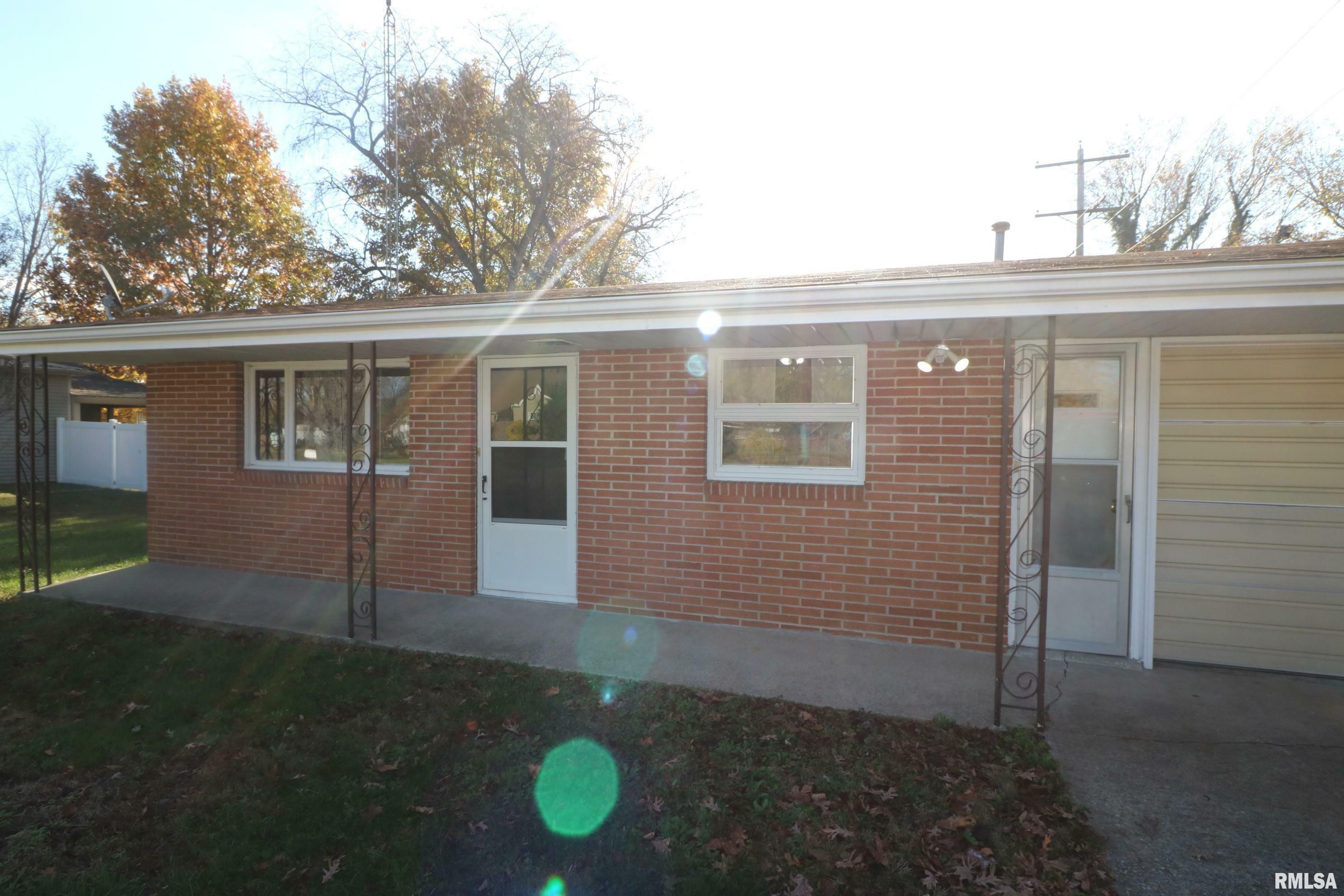 Property Photo: 509 E Board Street IL 62932