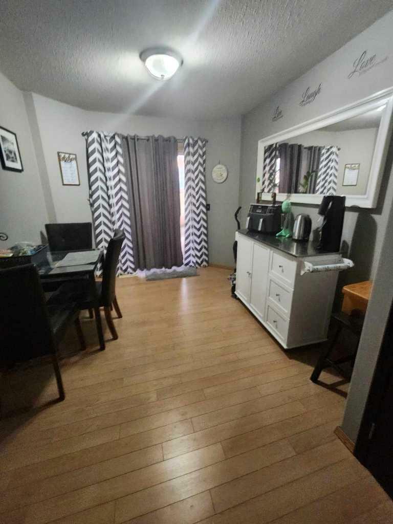 Property Photo:  1201 Eagleview Place NW  AB T1V 1Y8 