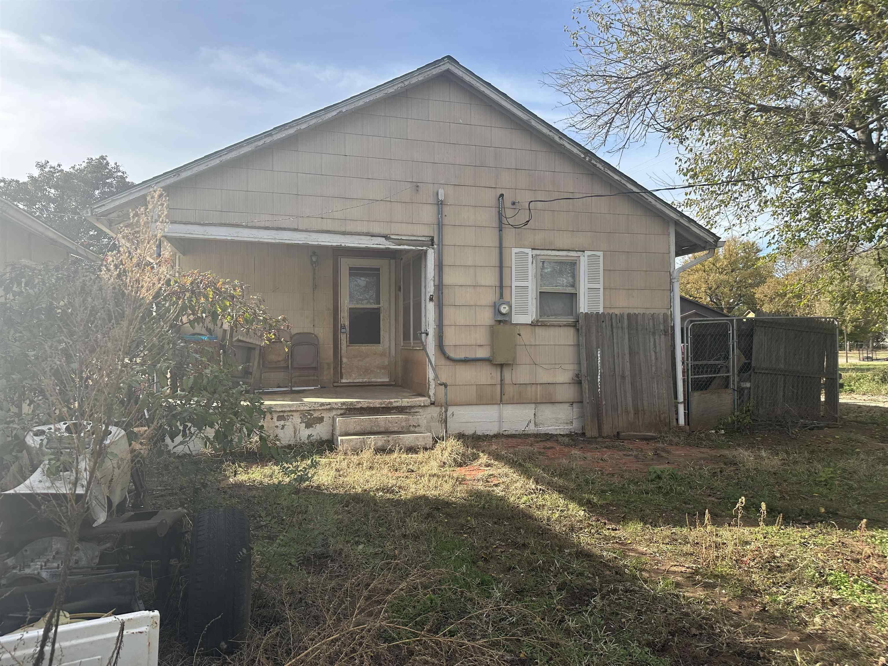 Property Photo:  113 S Jefferson Ave  KS 67003 