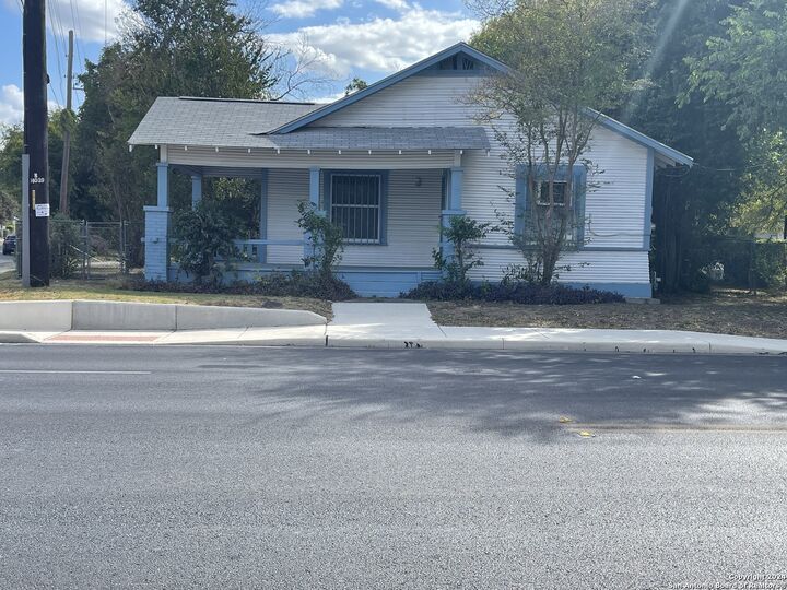Property Photo: 722 E Southcross Blvd TX 78214