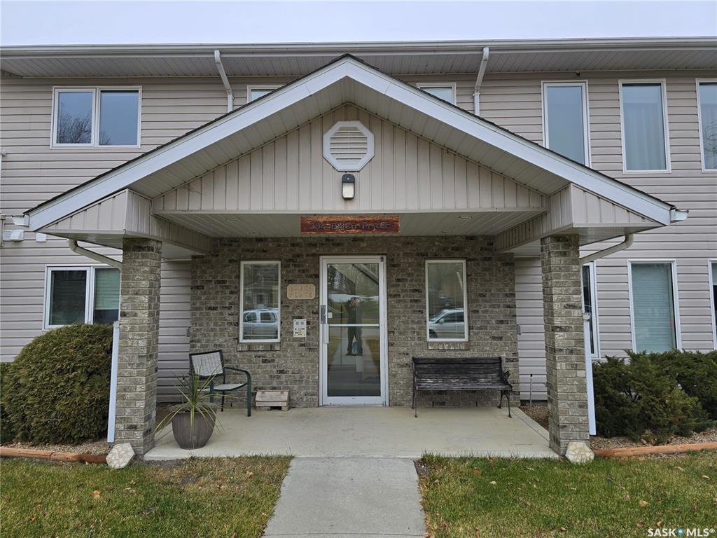 Property Photo: 304 3rd Avenue E 202 SK S0K 4T0